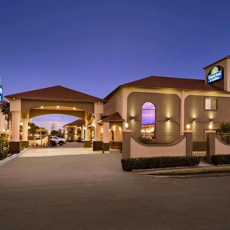 Days Inn & Suites By Wyndham Houston Hobby Airport Екстер'єр фото
